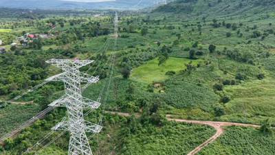 What can we see from T&T Group's rapid completion of the power transmission line from Laos to Vietnam?
