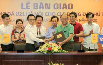 Tập đoàn T&T Group: "Bầu" Hiển tặng đội U21 Hà Nội cho CLB bóng đá Phú Thọ