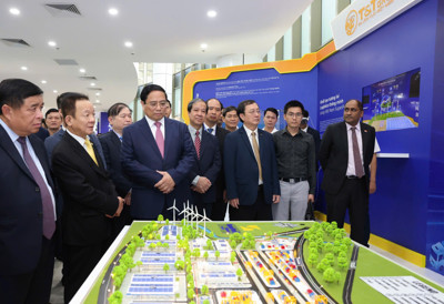 AI application, T&T's logistics "super port"