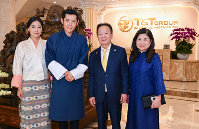 KING OF BHUTAN AND QUEEN VISIT T&T GROUP