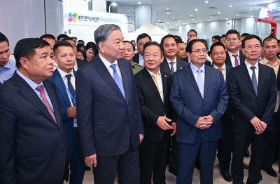 Continuing to promote the application of AI, T&T Group and Vietnam SuperPort™ makes a strong impression at VIIE 2025