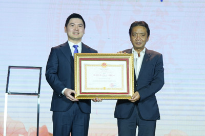 CLB Bóng đá Hà Nội vinh dự nhận Huân chương Lao động hạng Nhì